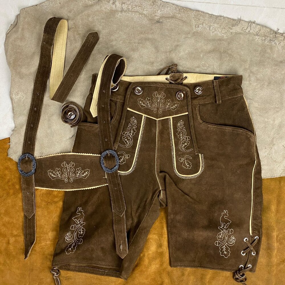 Traditional Men’s Brown Leather Lederhosen Shorts with Embroidered Detail